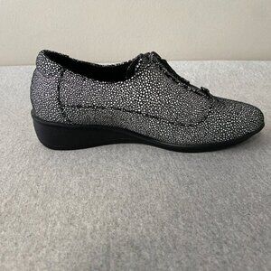 Revere Tangier Slip On Zip Loafer in Black Pearl Size 8M